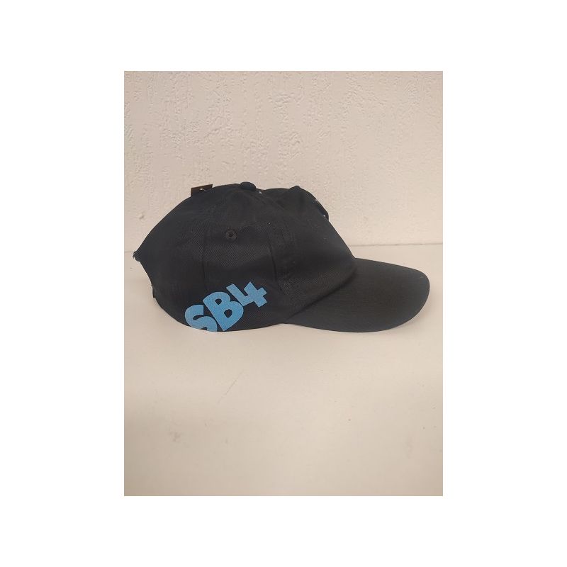 Casquette noire, flocage de travers 
