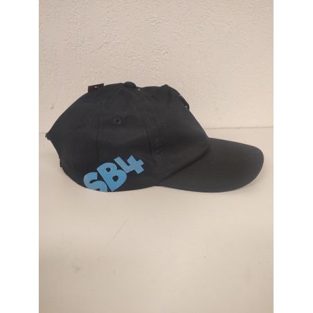 Casquette noire, flocage de travers 